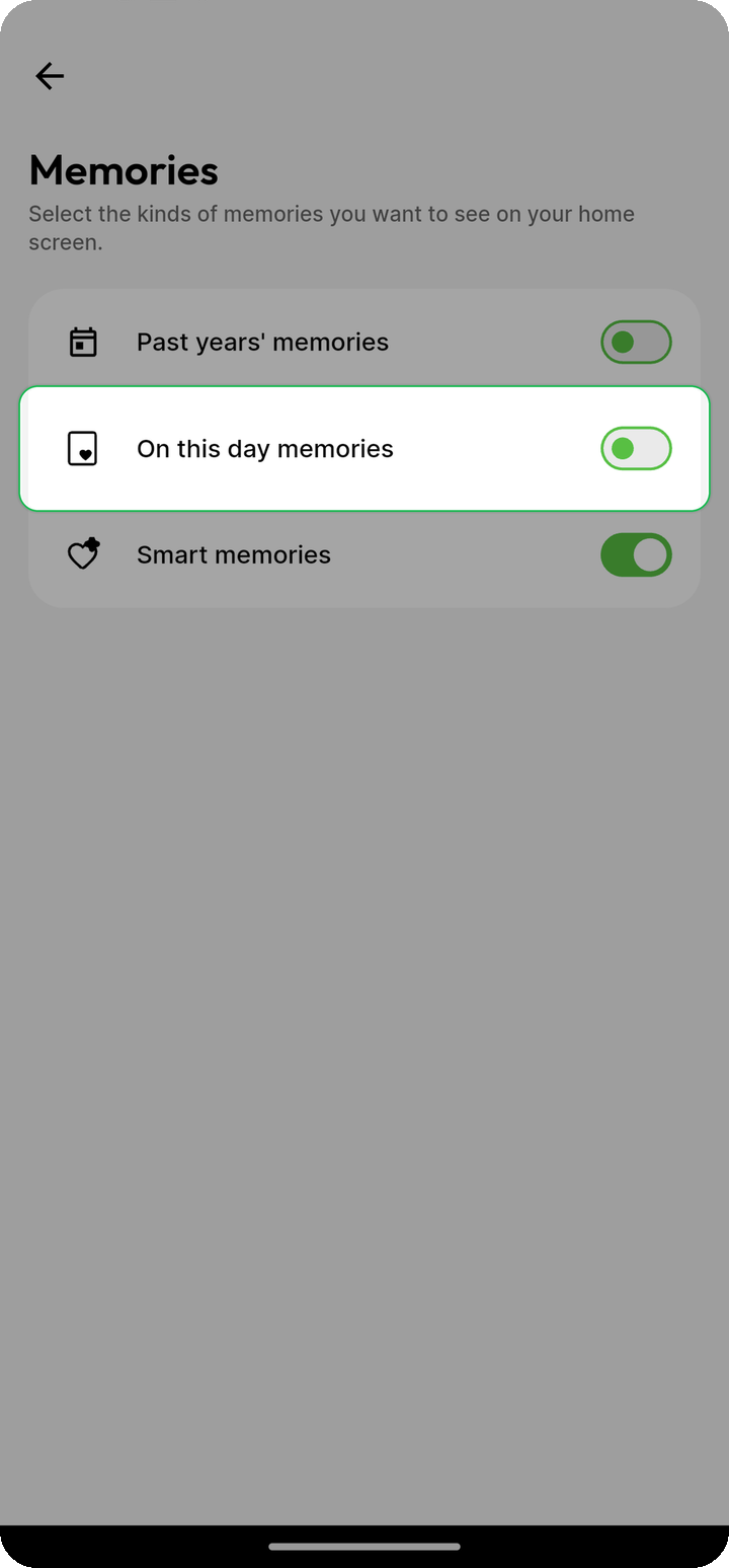 Memories widget settings on Ente Photos mobile with On this day memories highlighted